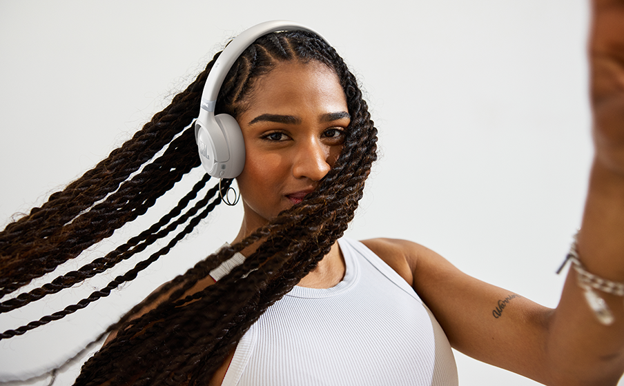 Hi-Res JBL Pure Bass Sound plus Spatial Sound