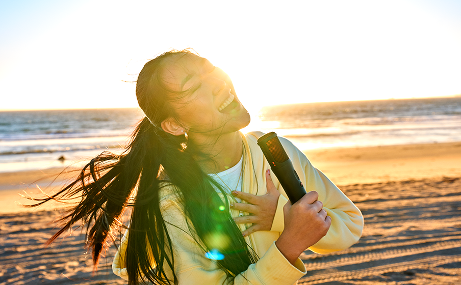 Instant karaoke with EasySing AI vocal removal from any song