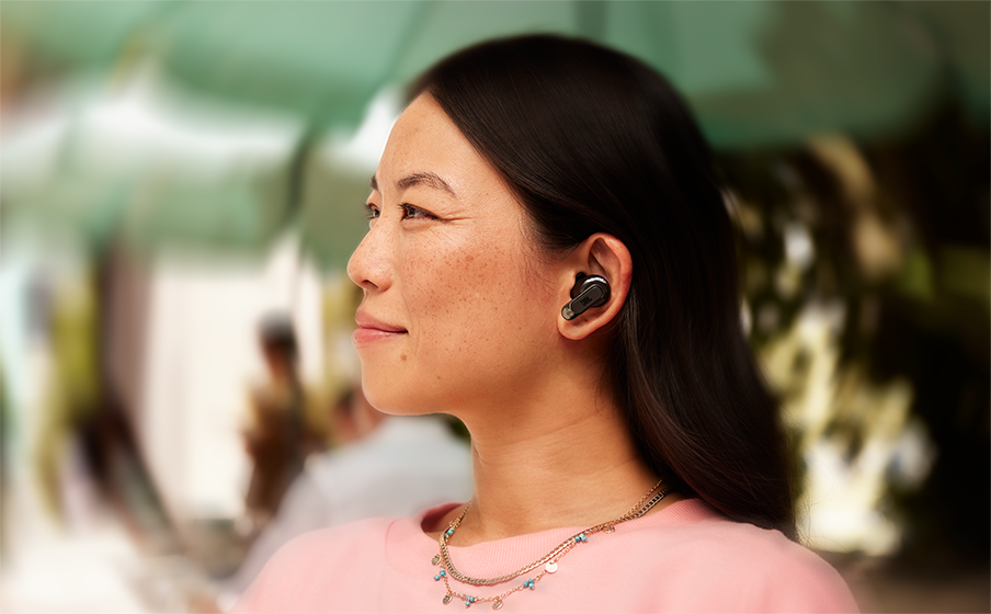 Legendary JBL Pro sound with hybrid dual-driver