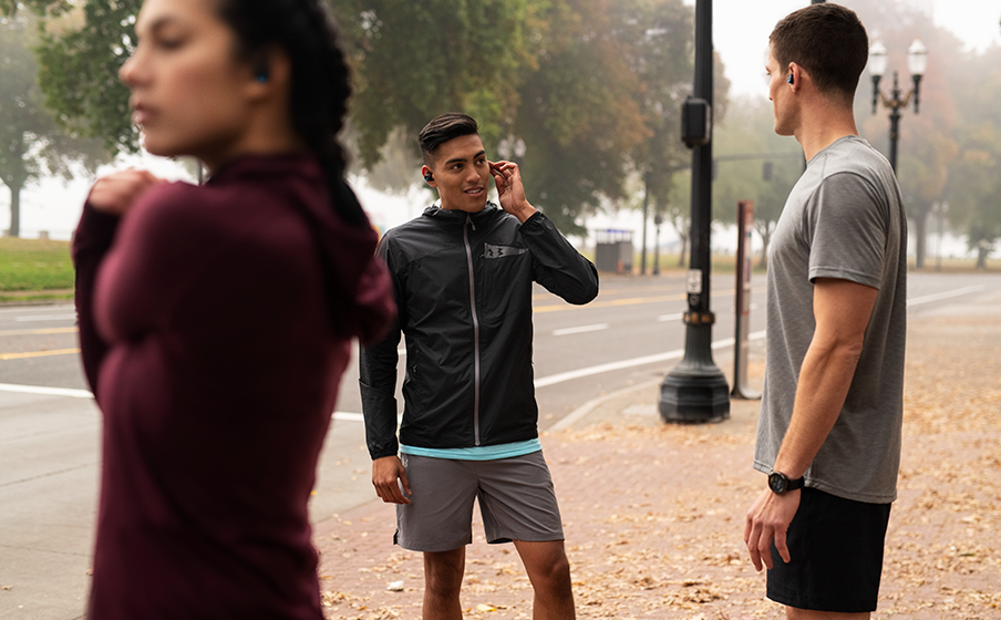 JBL Under Armour True Wireless Flash JBL UA True Wireless Flash Black Lifestyle03 - JBL Under Armour True Wireless Flash