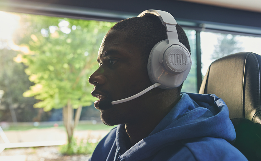 Live the game with JBL QuantumSURROUND Sound Signature